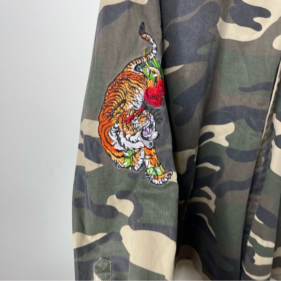 Reves men camouflage green button down jacket with embroidery tiger and eagle XL - Picture 4 of 10